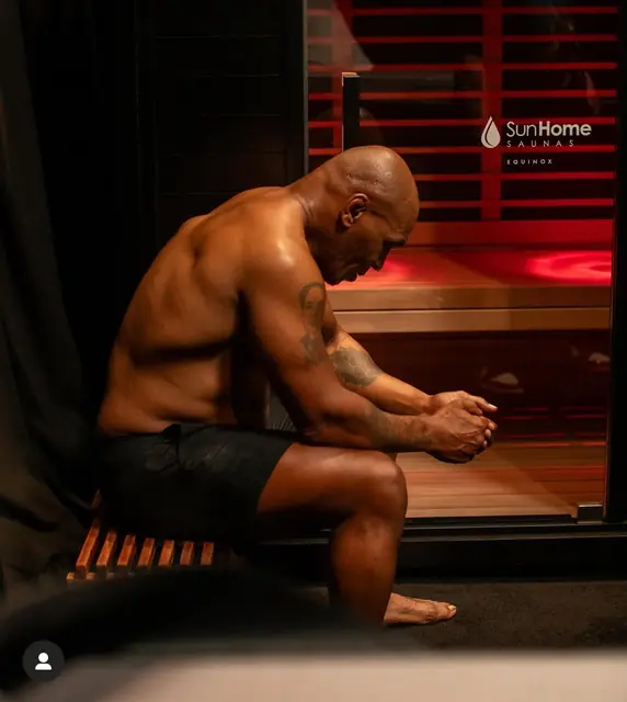 Mike Tyson en sauna infrarroja
